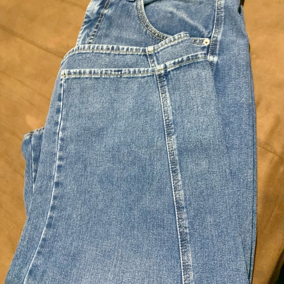 Free Assembly Mid Rise Barrel Jean - Picture 4 of 5